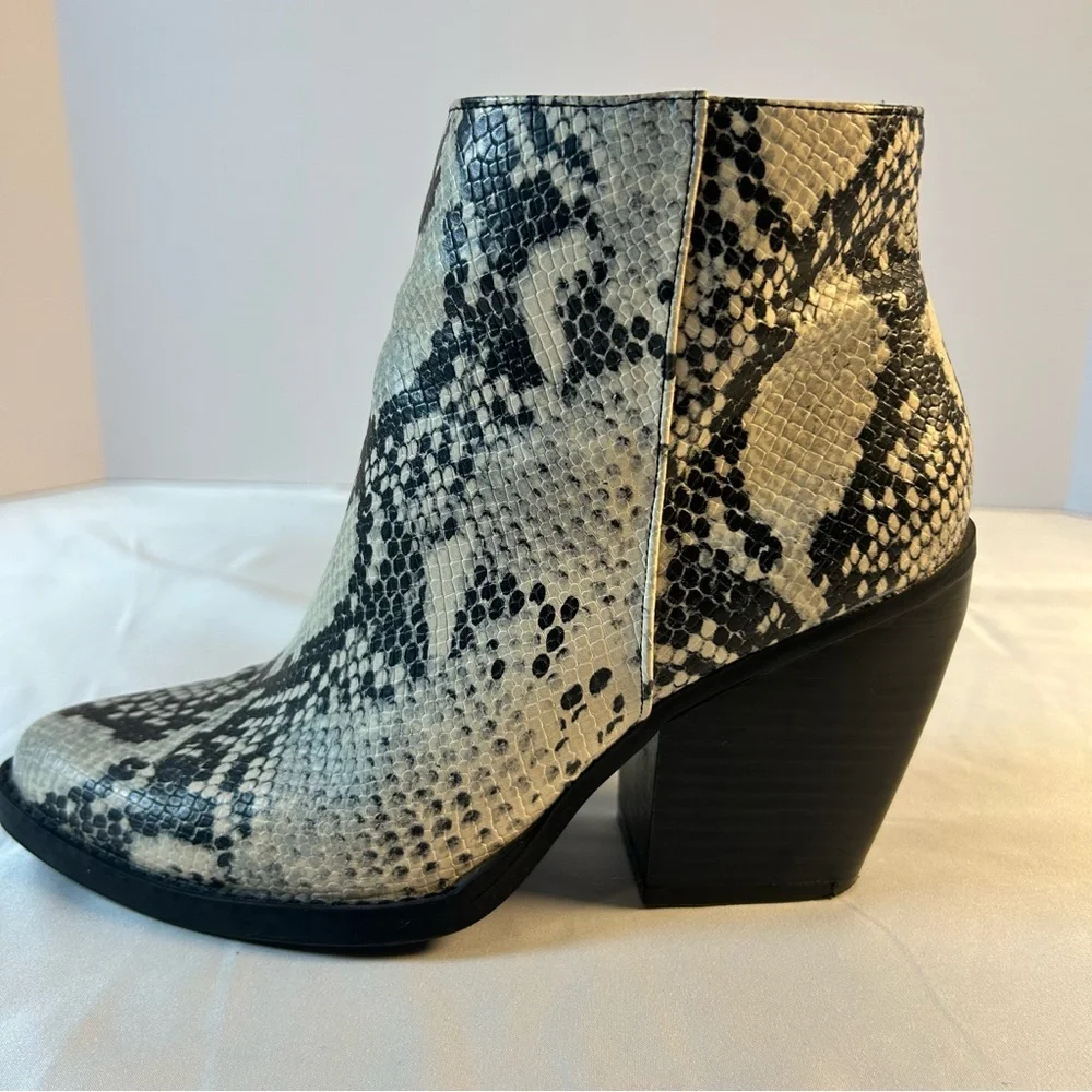 Madden Girl, Black & Cream Snake-Print Ankle Booties, Western Cowgirl‎ Size 7 M